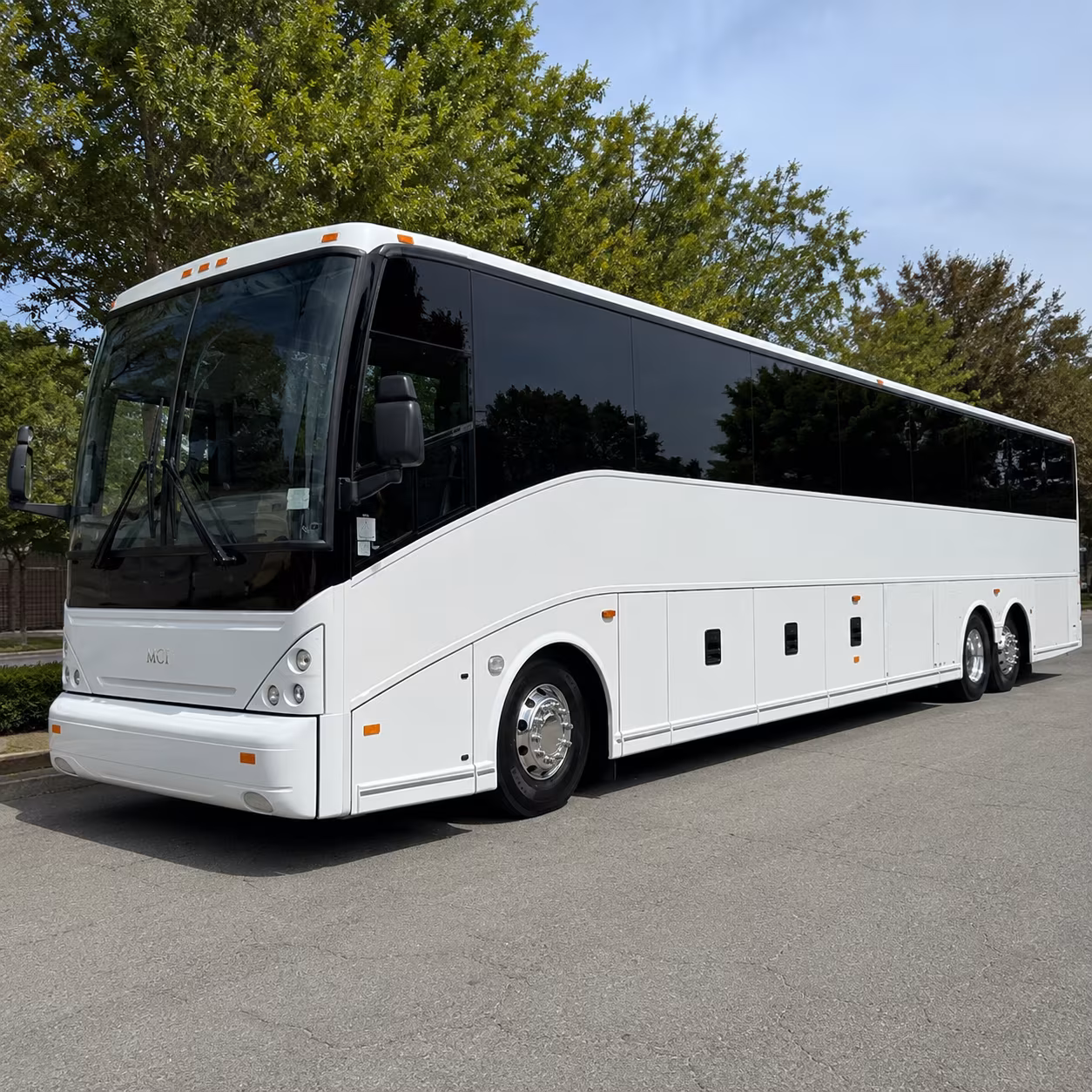 daily commuter shuttles between springfield and the pioneer valley suburbs